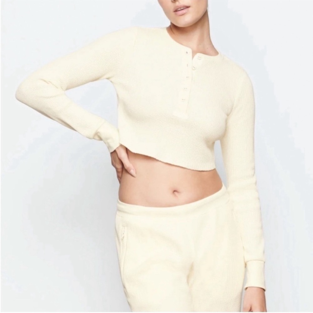 NWT SKIMS Waffle Long Sleeve Crop Henley Bone size 4X - Picture 2 of 7